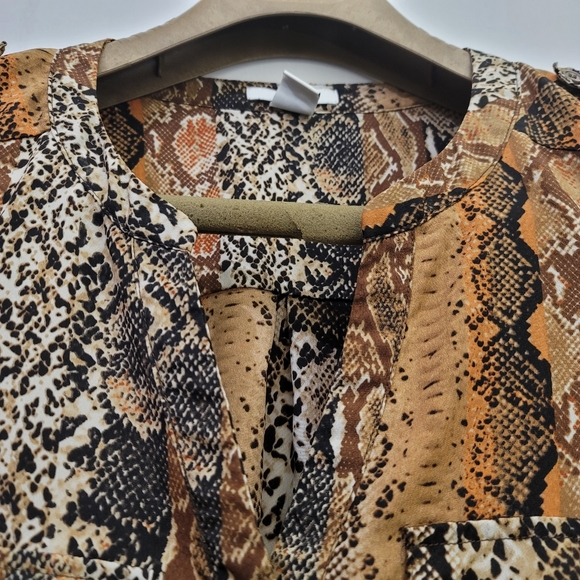 BAR III Snakeprint Button Up Blouse, size Medium - Picture 8 of 11